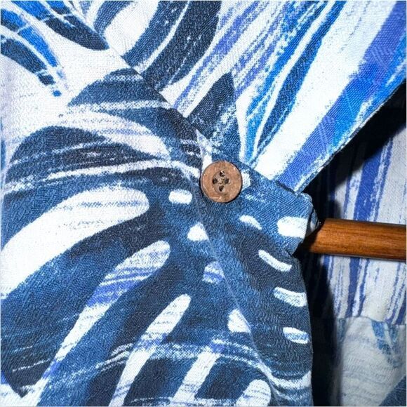 Tommy Bahama Nashville Predators Silk Print Camp Shirt M - Picture 4 of 8